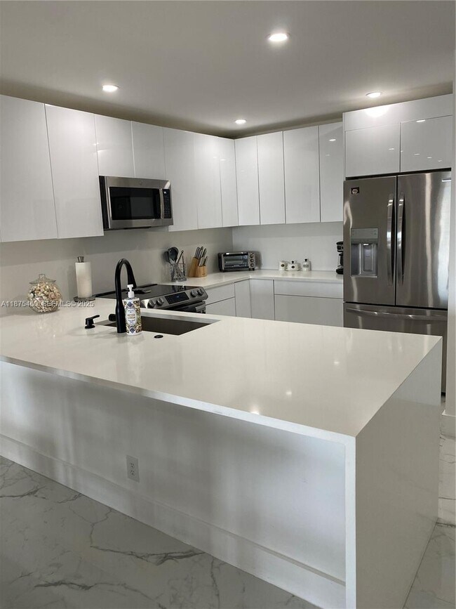 Building Photo - 1500 S Ocean Blvd