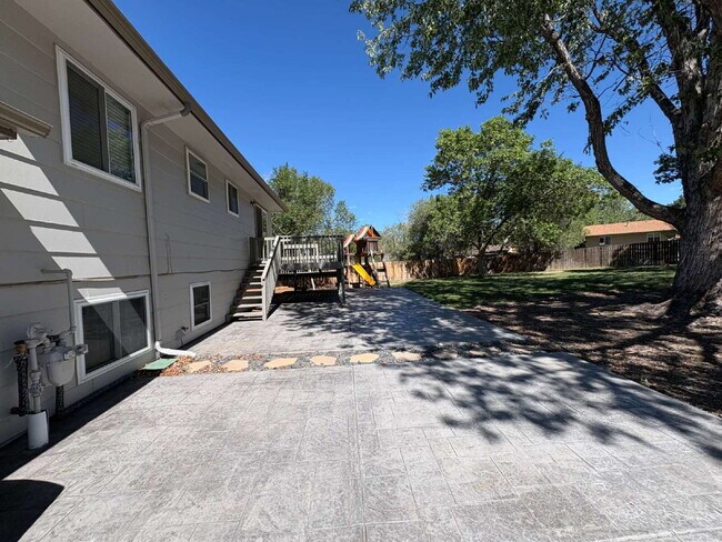 Building Photo - 1395 Hiawatha Dr