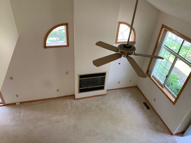 Building Photo - *2Bed*1.5Bath with loft in West Bloomington- Avail Sept 1