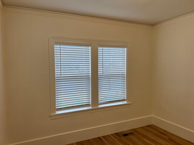 Building Photo - 708 N L St