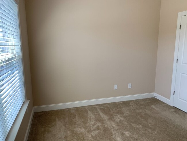 Building Photo - 3 Bedroom, 2 Bathroom One Level Townhome i...