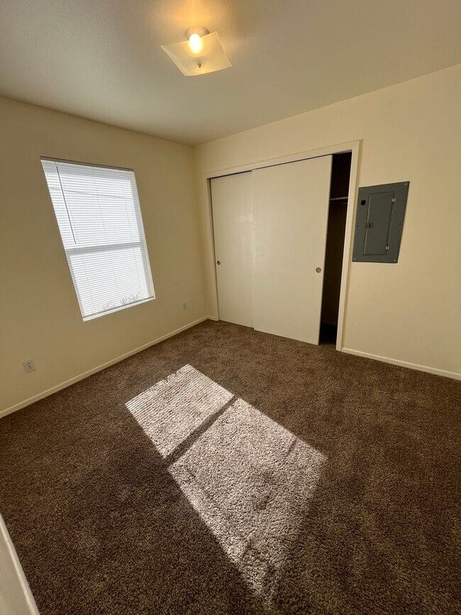 Building Photo - 4821 Sonoma Ranch Blvd