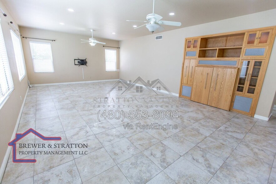 Building Photo - 1373 W Longhorn Dr