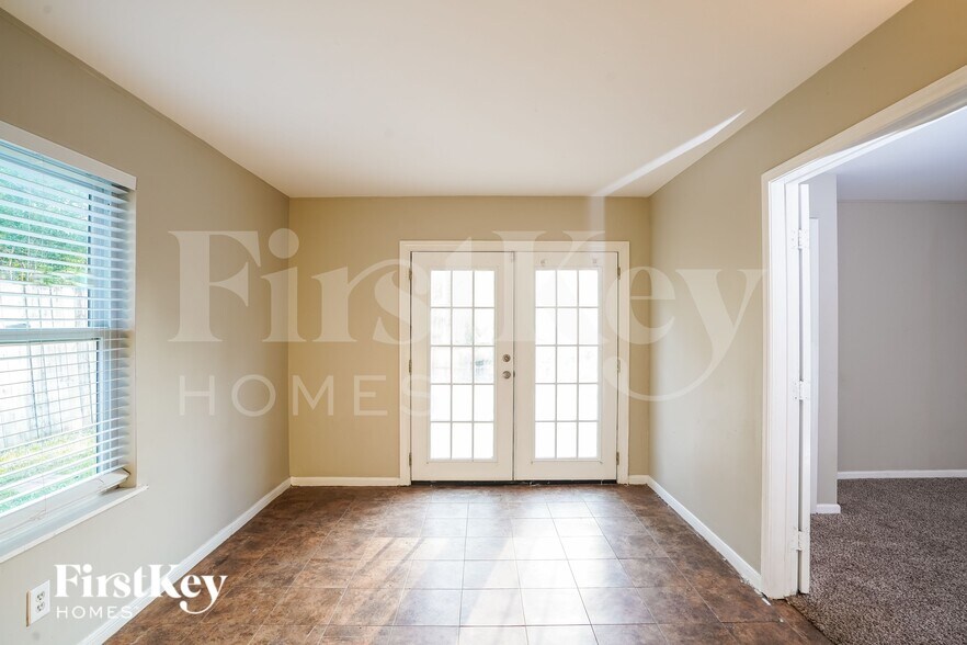 Building Photo - 12523 Mill Ridge Dr