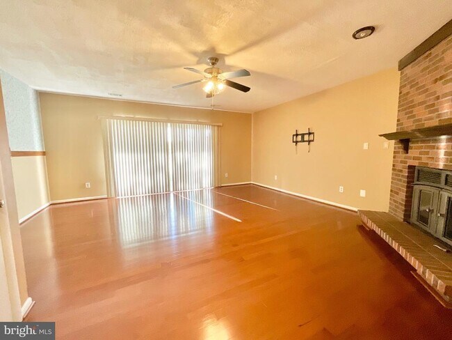 Building Photo - 20140 Timber Oak Ln