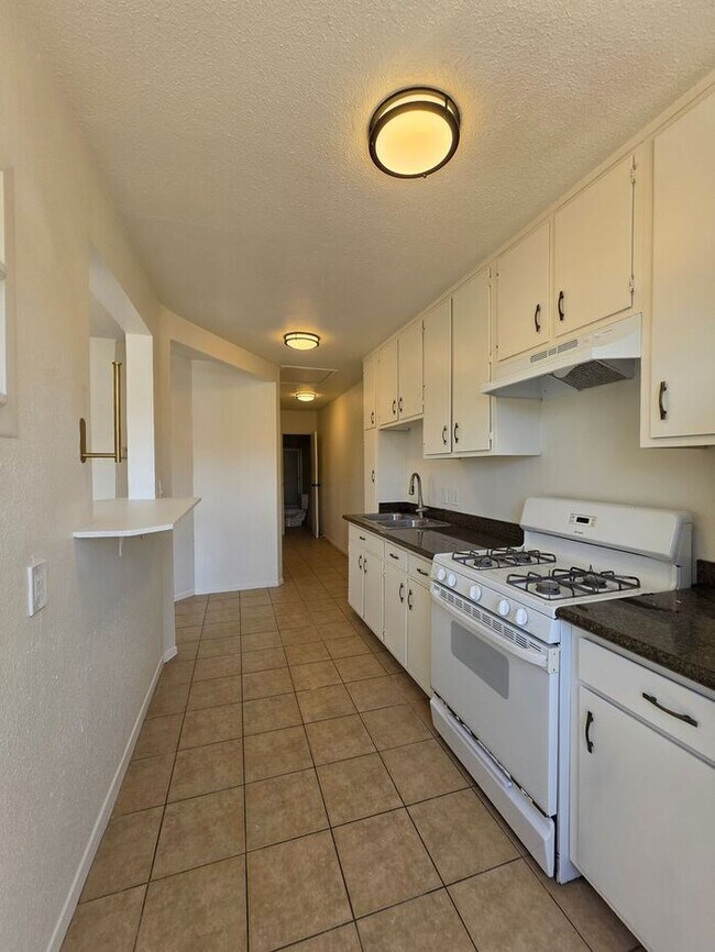 Building Photo - Charming duplex in Pacific Beach with private yard!