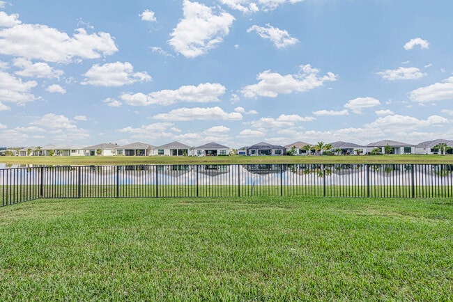 Building Photo - 5320 St Armands Way