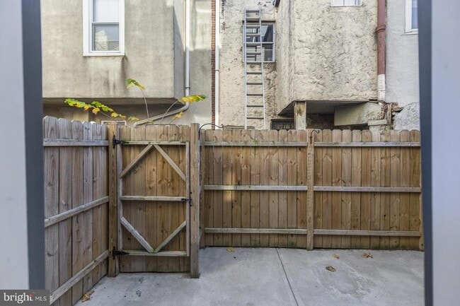 Building Photo - 912 Ellsworth St