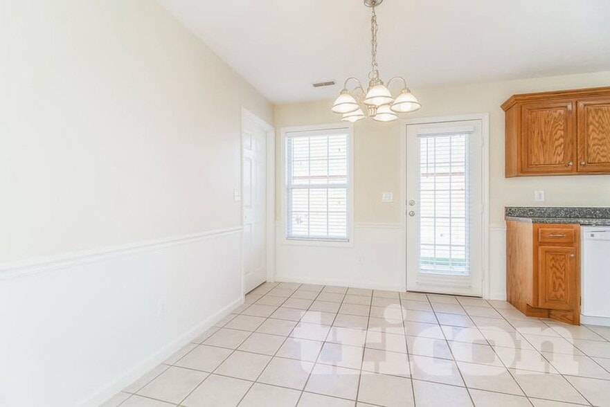 Building Photo - 9009 Macbeth Dr