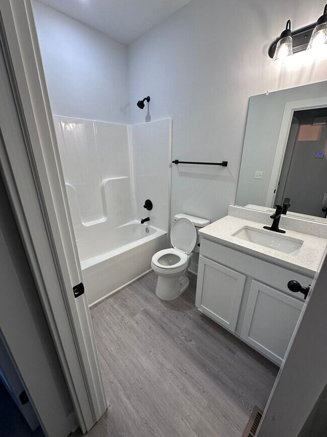 Building Photo - $1875- 4 bed 3 bath - New Build Duplex in a beautiful neighborhood!