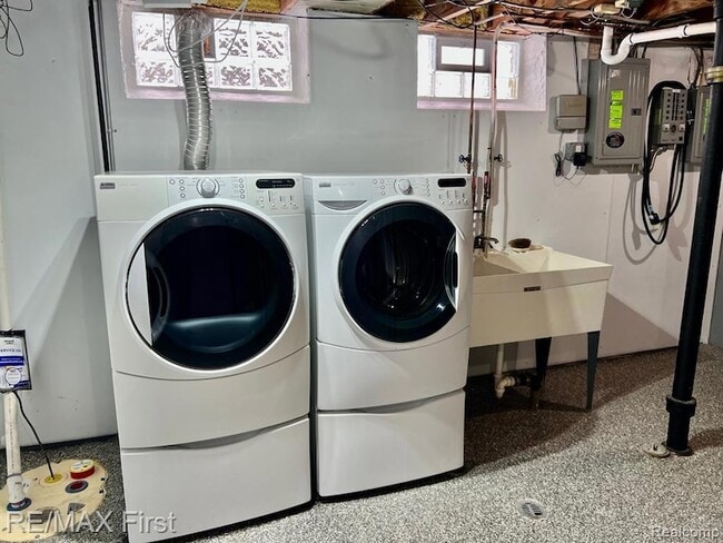 Building Photo - 4516 Robinwood Ave