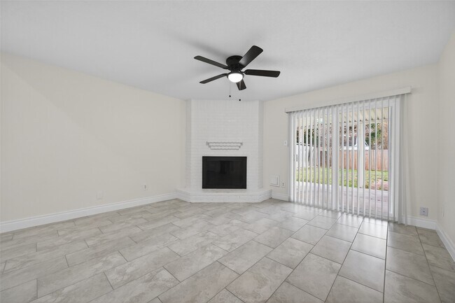 Building Photo - 10706 Lazy Meadows Dr