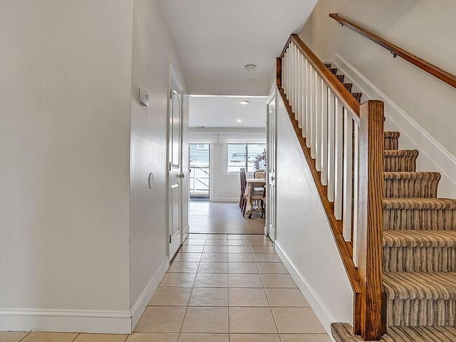 Building Photo - "Charming 3-Bed, 2- in Lakewood -