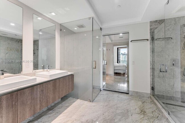 Building Photo - 801 S Miami Ave