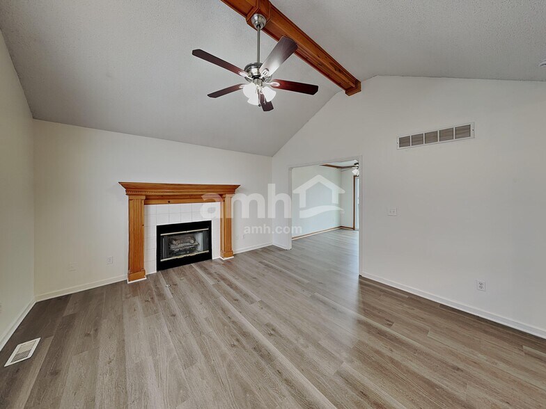 Building Photo - 11202 N Lewis Ave