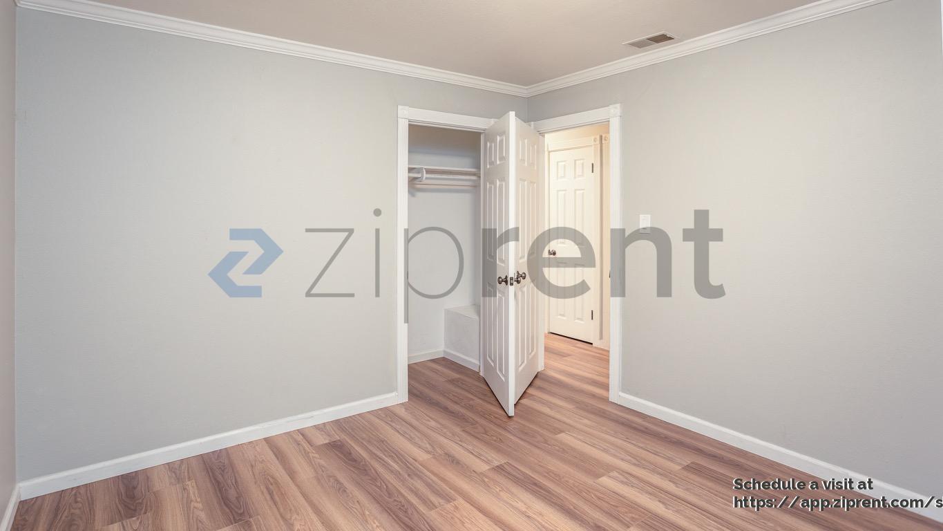 Building Photo - 1861 Briarwood Dr