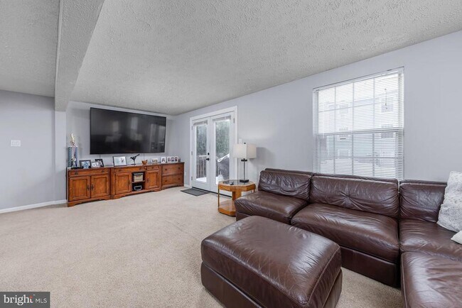 Building Photo - 6 Andrew Ct