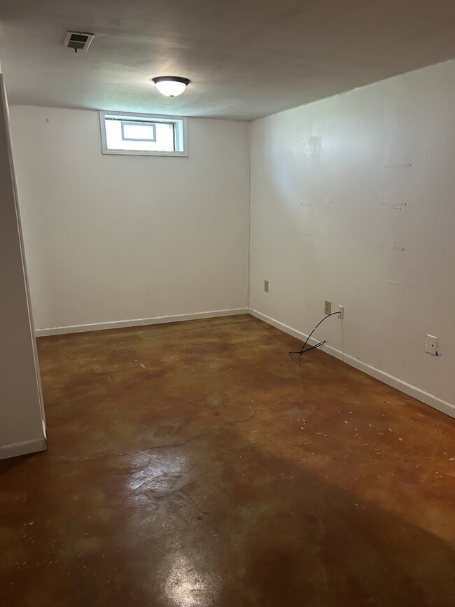 Building Photo - 530 Chesley Dr