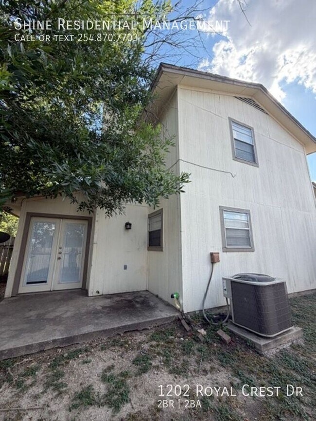Building Photo - 1202 Royal Crest Dr