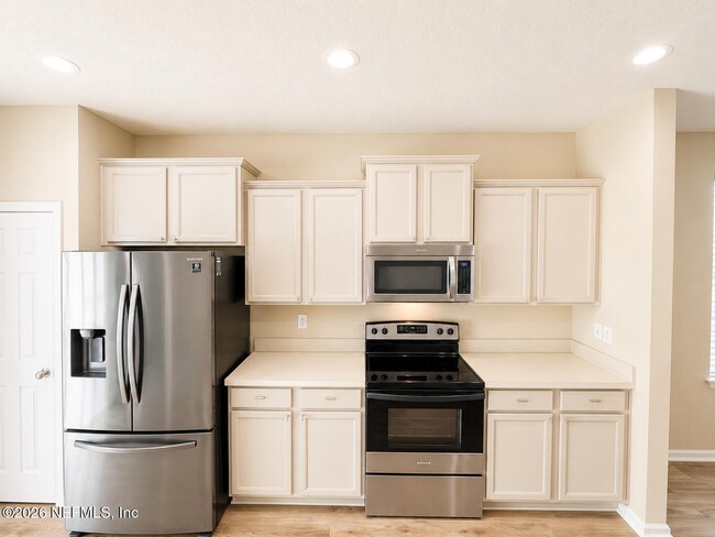 Building Photo - 550 Drysdale Dr
