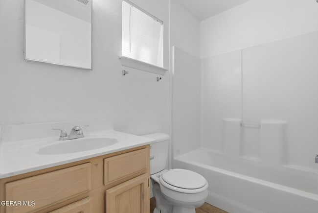 Building Photo - 3413 Yellow Rose St