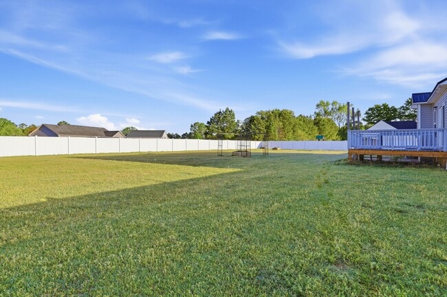 Building Photo - 100 Amandas Way