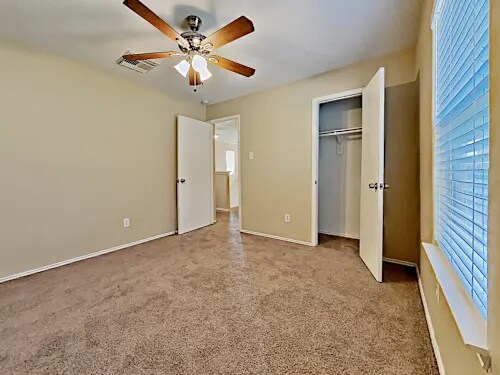 Building Photo - 9201 Shaded Pines Dr