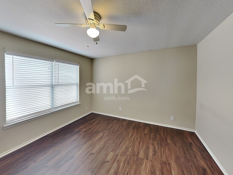 Building Photo - 12139 Karnes Way