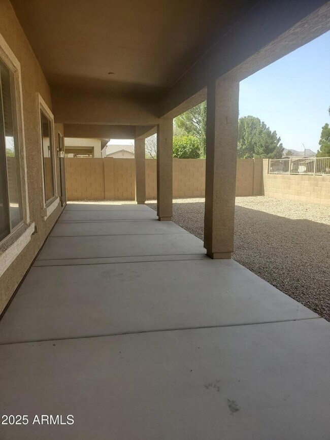 Building Photo - 18188 W Paradise Ln