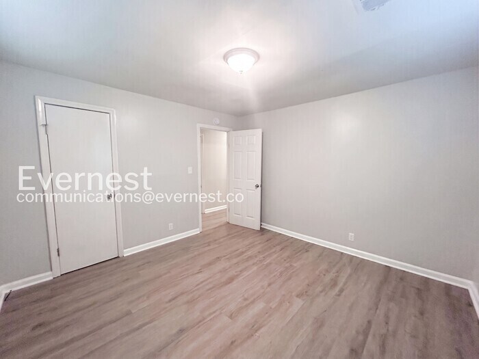 Building Photo - 4402 Davana Dr