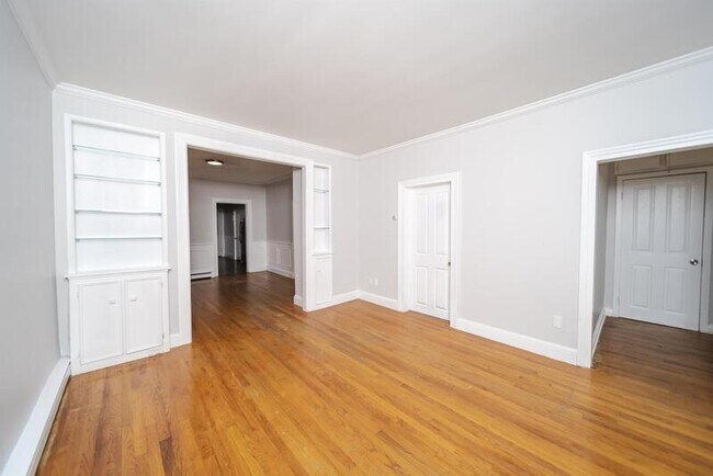 Building Photo - 11 Mann Ave