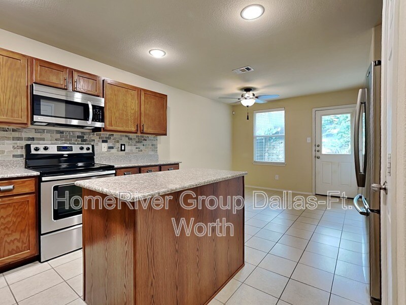 Building Photo - 10622 Midway Dr