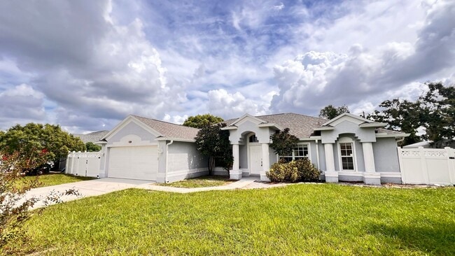 Building Photo - Huge!! 3 bedroom 2 bath in Deltona Lakes. ...