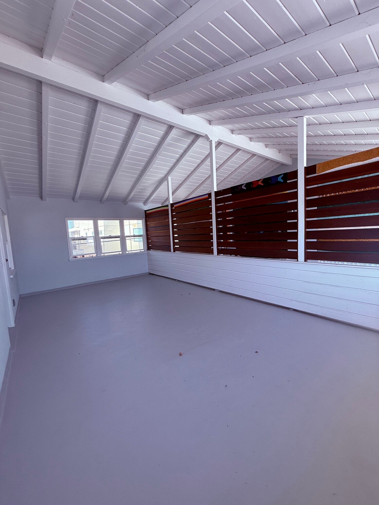 Oversized covered patio extends your indoor/outdoor living all year round - 811 S Catalina Ave