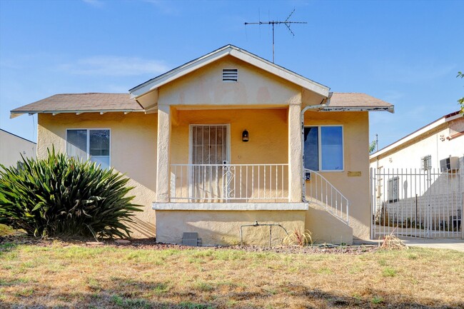 Building Photo - 3245 Ingledale Terrace