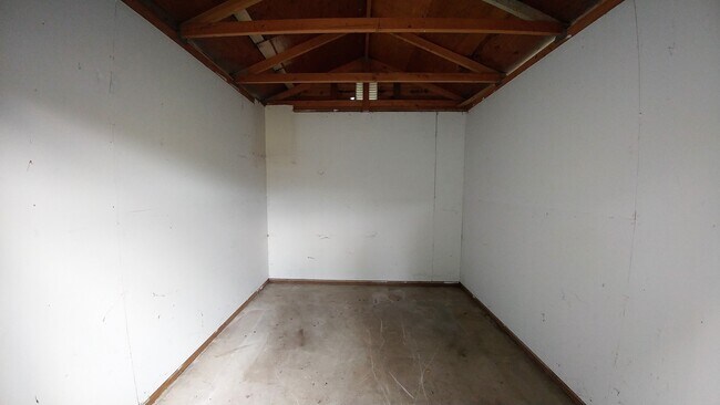 Building Photo - Newly Renovated 3 Bedroom Rambler w/ bonus room!!