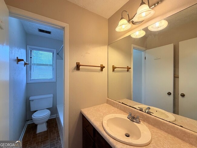 Building Photo - 102 Kimberly Way SW