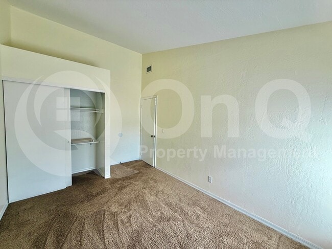 Building Photo - 500 N Roosevelt Ave