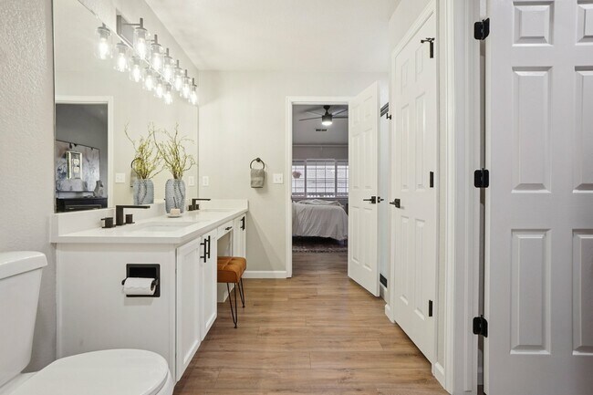 Building Photo - 4271 S Blackhawk Cir