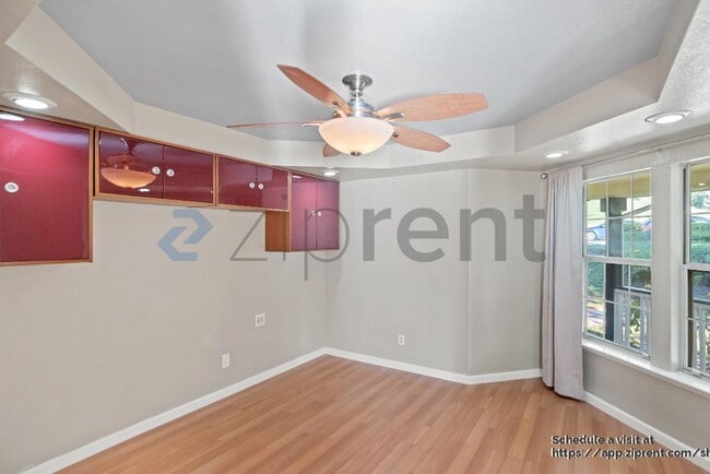 Building Photo - 920 Belmont Way