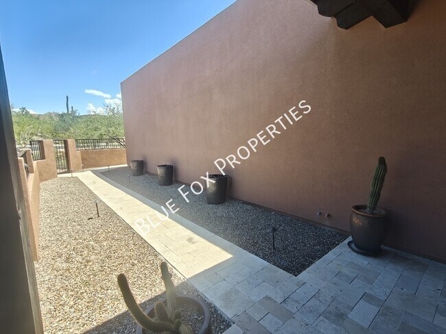 Building Photo - 13037 N Red Quail Pl