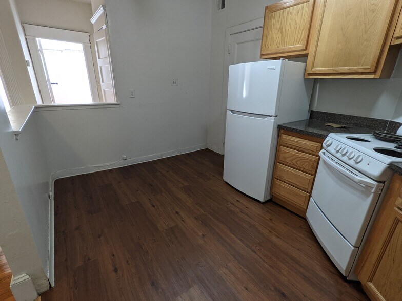 Building Photo - 1595 Beacon St