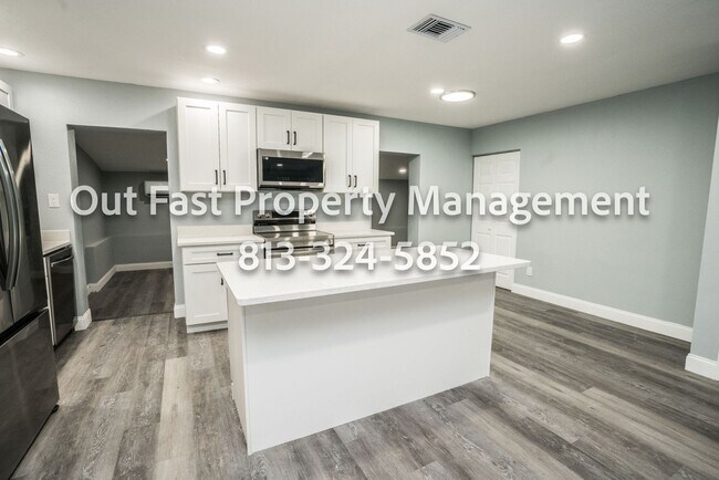 Building Photo - Bright Corner-Lot Home Near Bayshore and City Conveniences