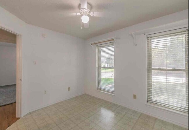 Building Photo - 1317 Bryan Pl