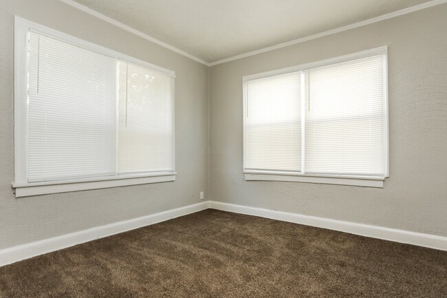 Building Photo - 3316 E 59th St