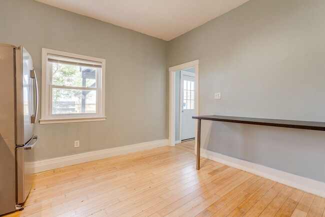 Building Photo - 2319 Berg St