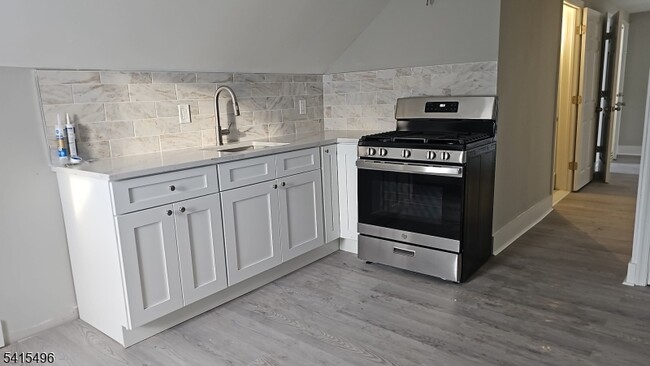 Building Photo - 18 Eagle Ave