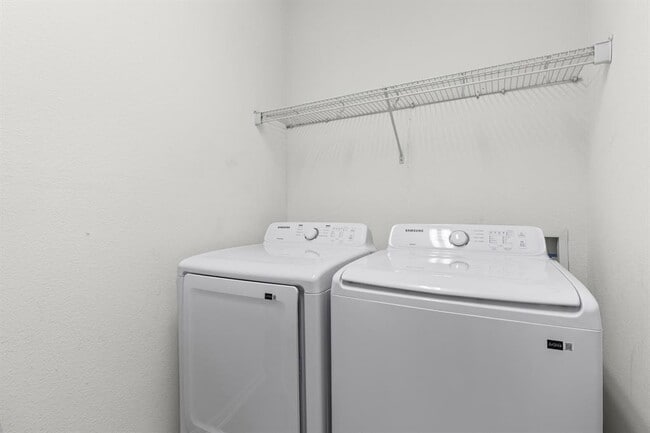Building Photo - 4209 Rolling Water Dr