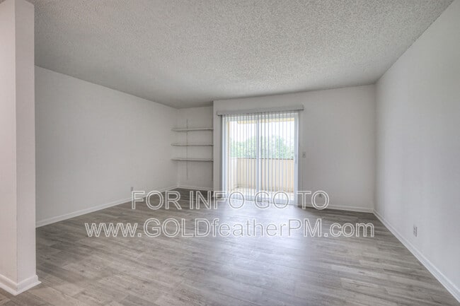 Building Photo - 515 Basswood Ave