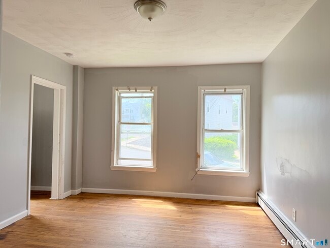 Building Photo - 271 Glen St